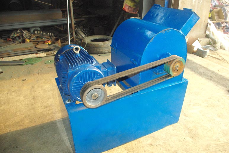 粉餅機，碎餅機，大餅打碎機，花生茶籽大豆餅粉碎機