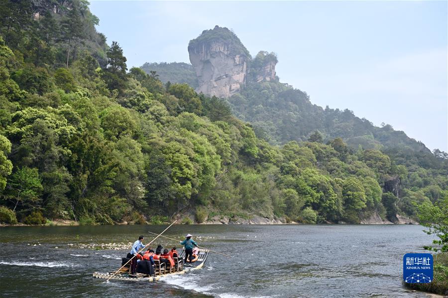 （新華全媒頭條·聚焦生物多樣性大會·圖文互動）（1）攜手同行，開啟人類高質(zhì)量發(fā)展新征程——習(xí)近平主席在《生物多樣性公約》第十五次締約方大會領(lǐng)導(dǎo)人峰會上的主旨講話解讀