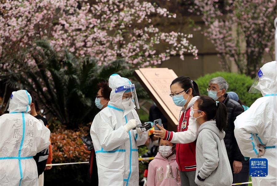 (新華全媒頭條·圖文互動)(1)新華述評:堅持“動態(tài)清零”不放松